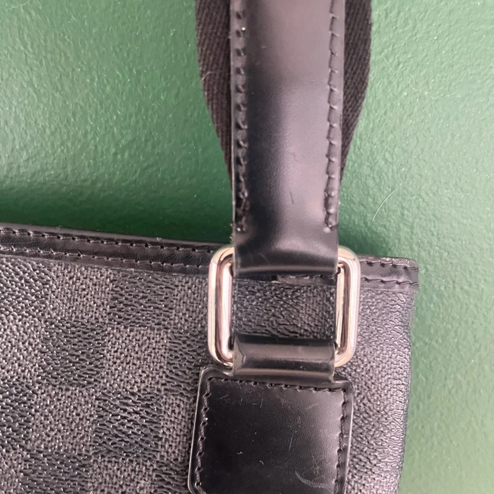 Authentic Louis Vuitton District PM Messenger – Damier Graphite - Picture 4 of 7